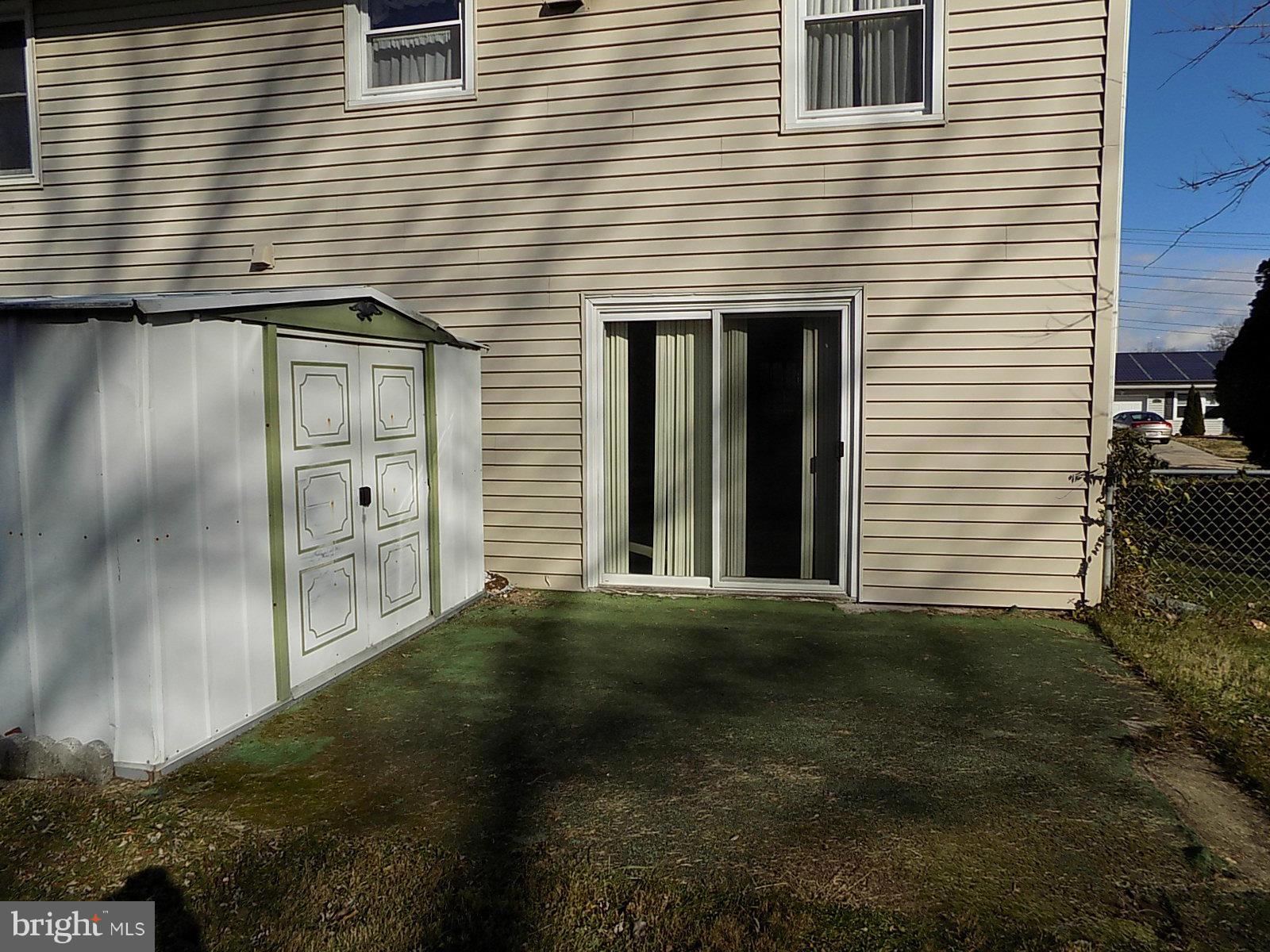 FOUR SEASONS ESTATES - Residential Lease