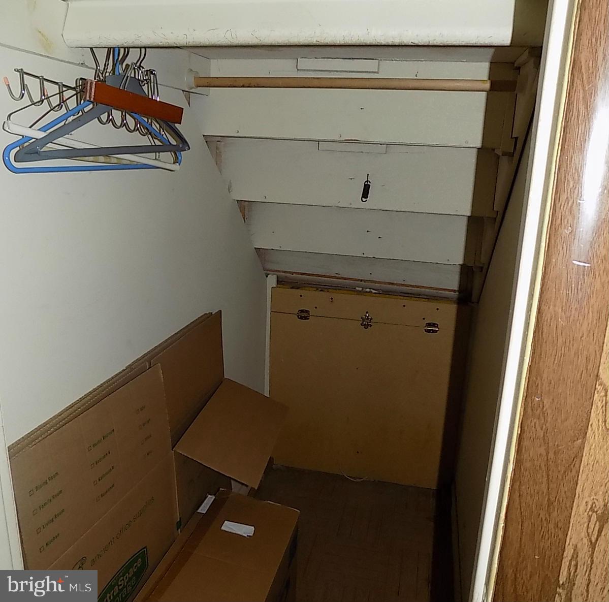 FOUR SEASONS ESTATES - Residential Lease