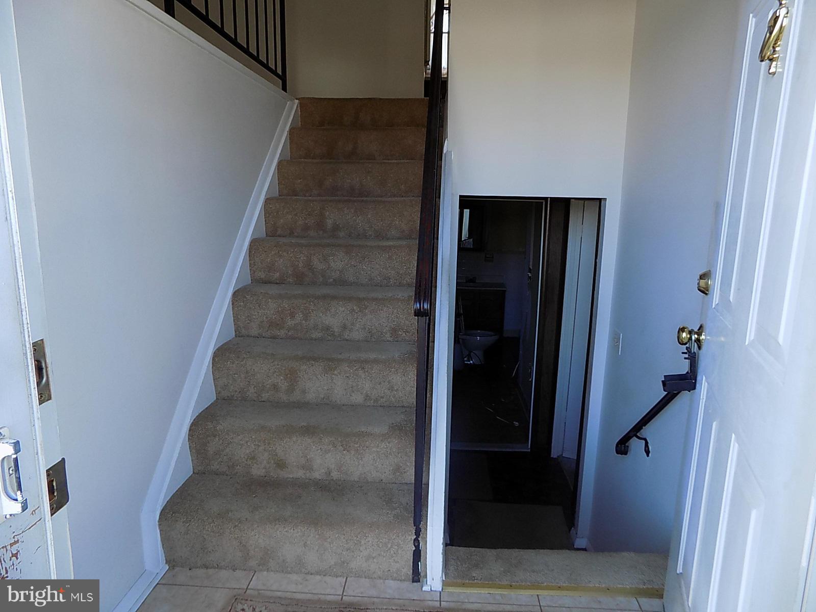 FOUR SEASONS ESTATES - Residential Lease