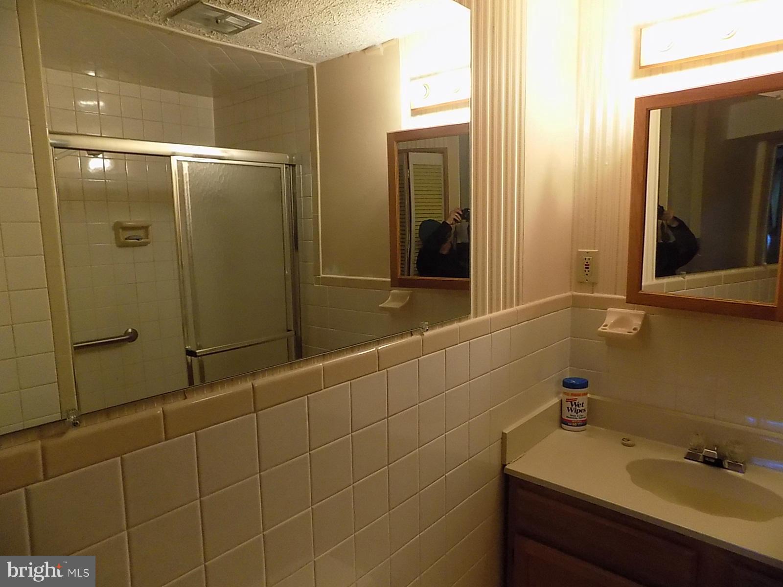 FOUR SEASONS ESTATES - Residential Lease