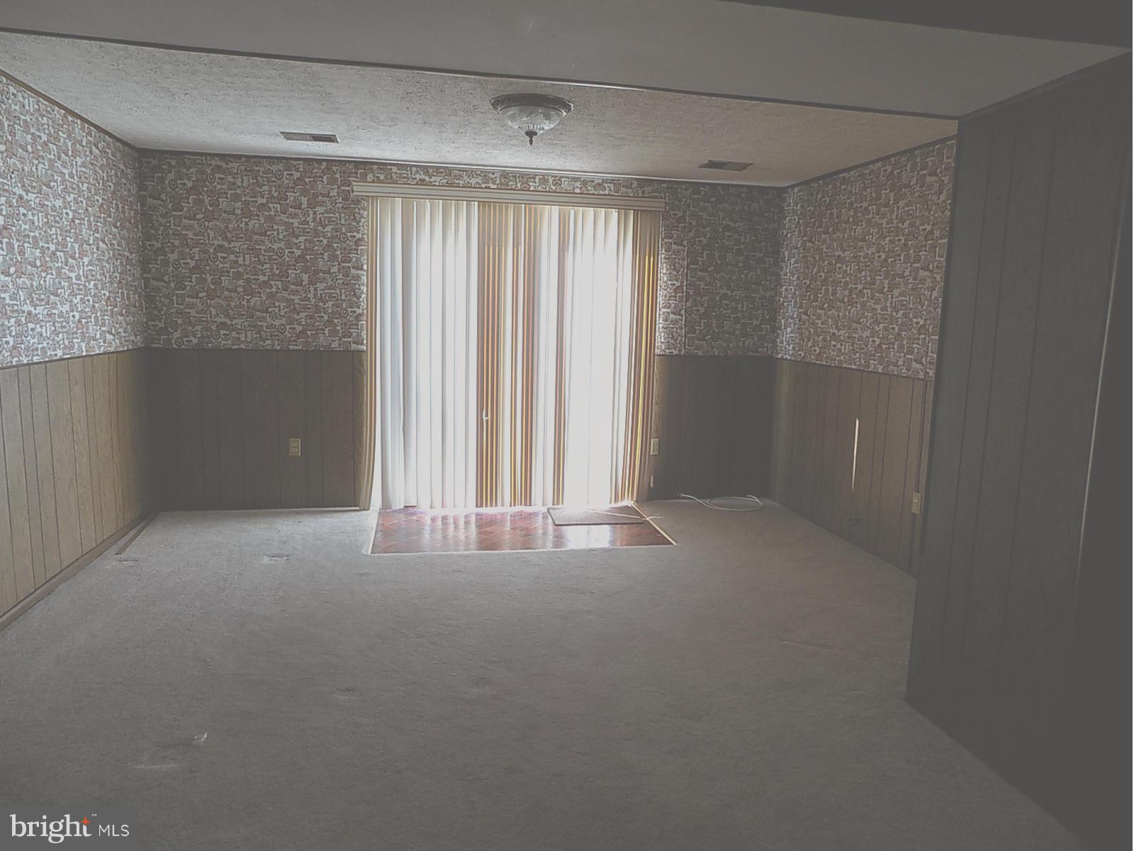 FOUR SEASONS ESTATES - Residential Lease