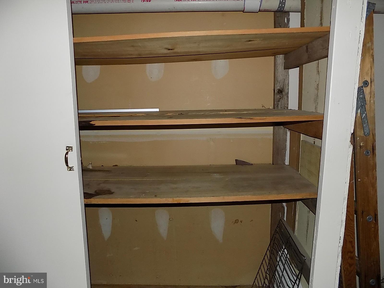 FOUR SEASONS ESTATES - Residential Lease