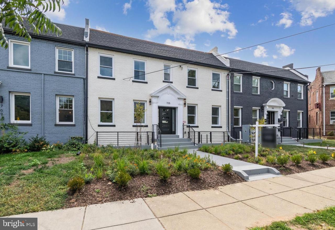 705 QUINCY NE 3C