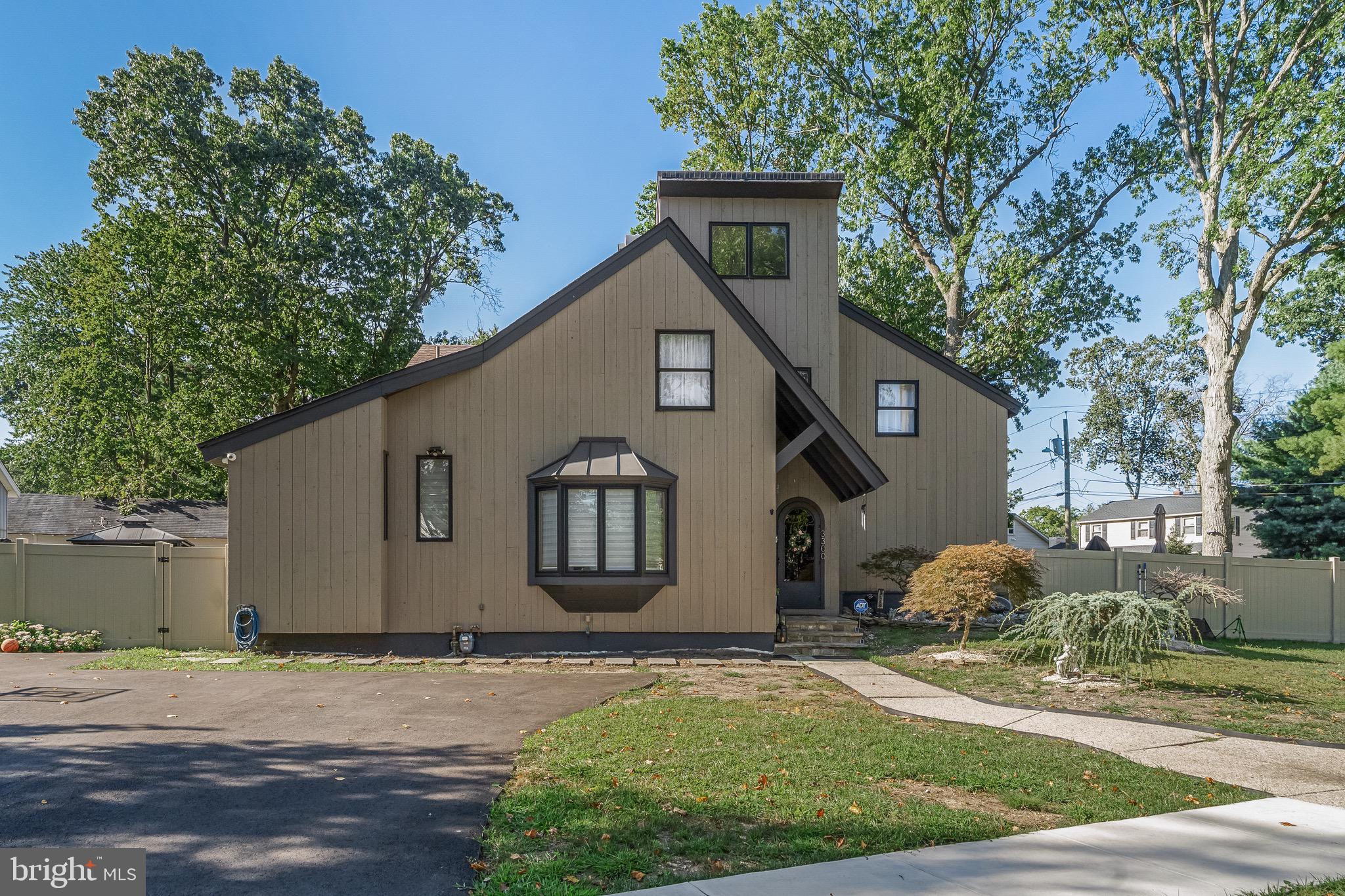 3300 SPRINGFIELD AVENUE