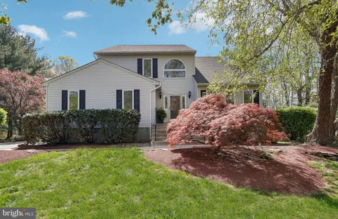 32 Arnold Lane, Robbinsville, NJ MLS: NJME2058448