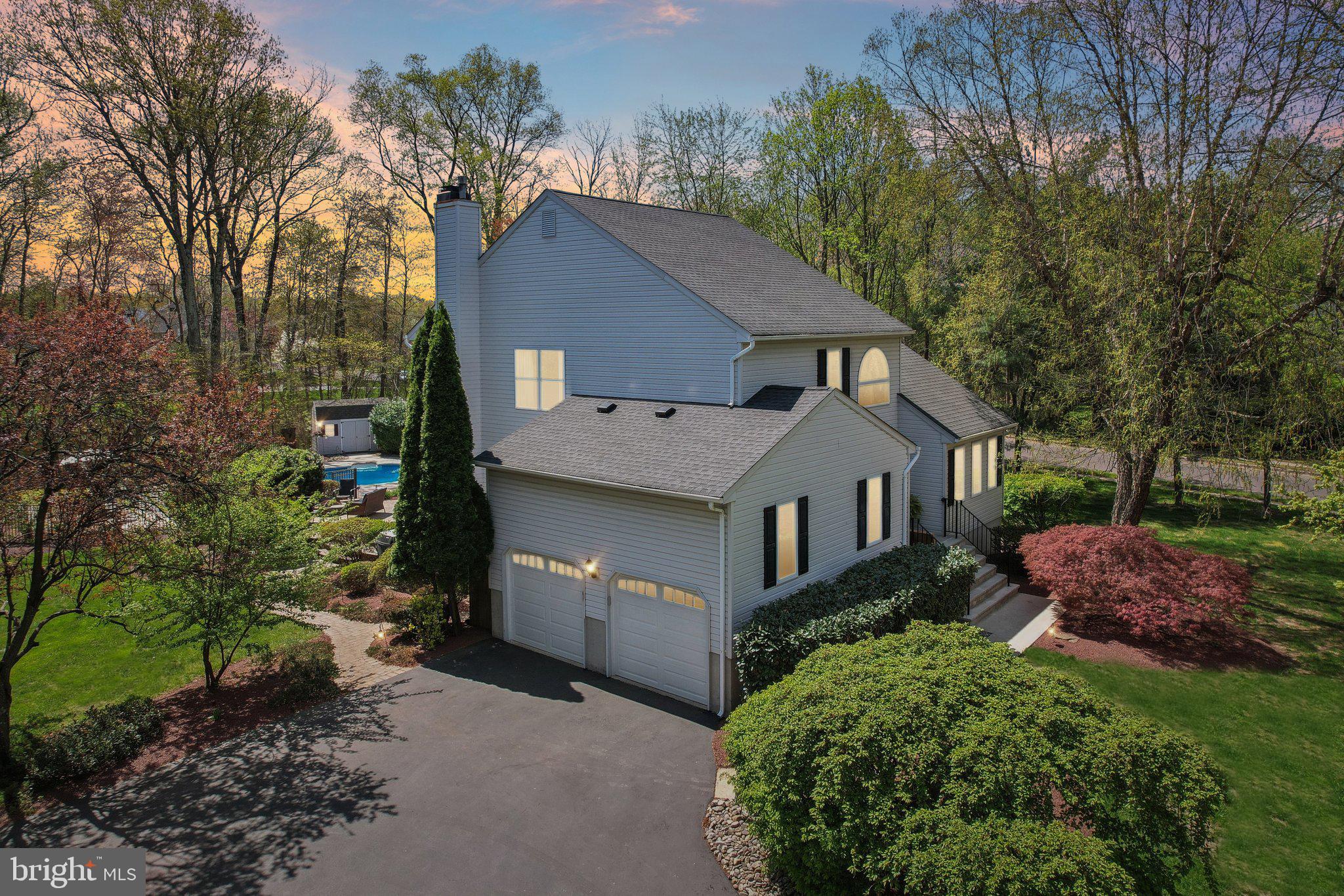 32 ARNOLD LANE