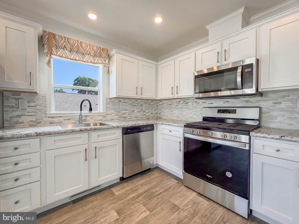 LINDALE VILLAGE - Residential