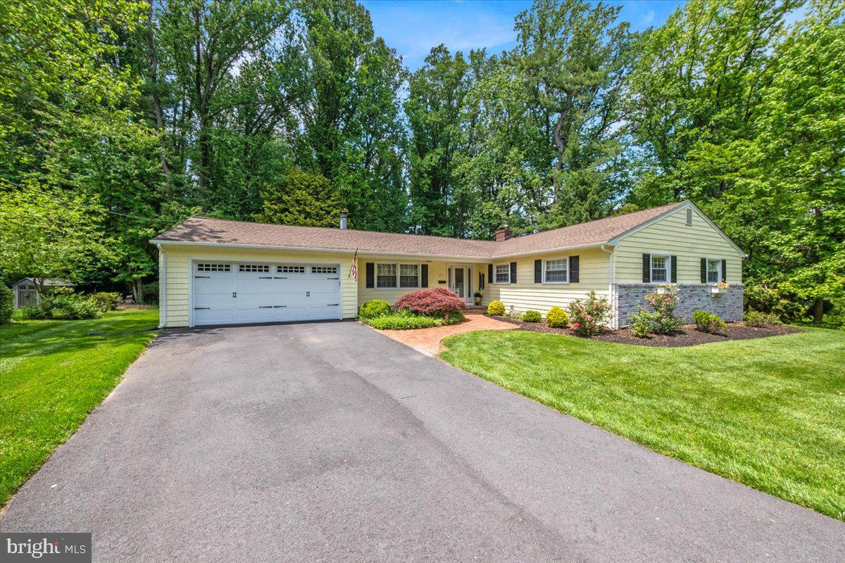 40 PINEKNOLL DRIVE