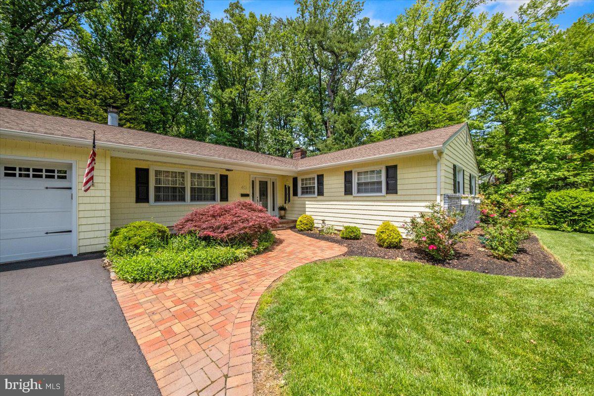 40 PINEKNOLL DRIVE