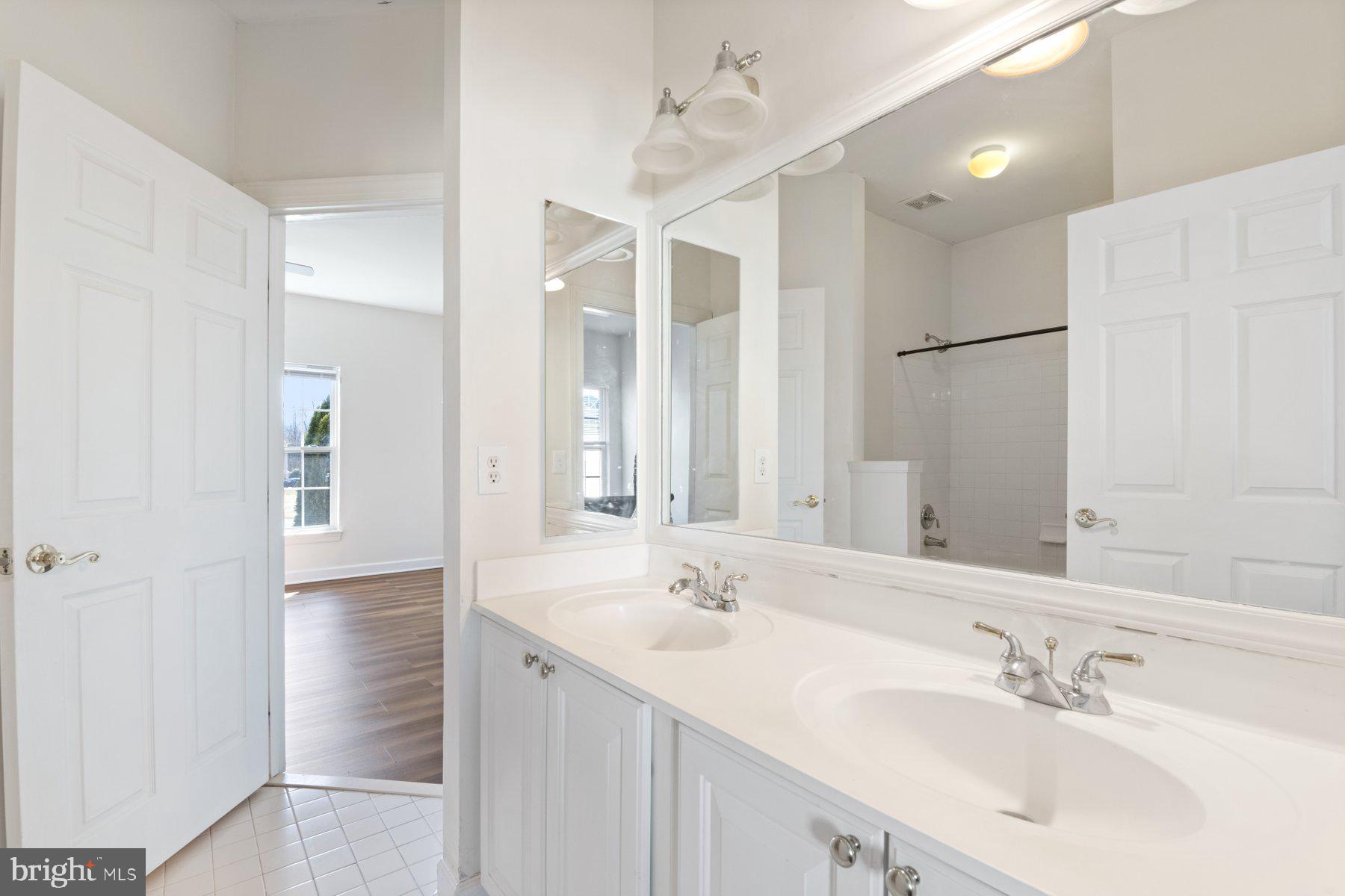 COLLINGBROOK - Residential