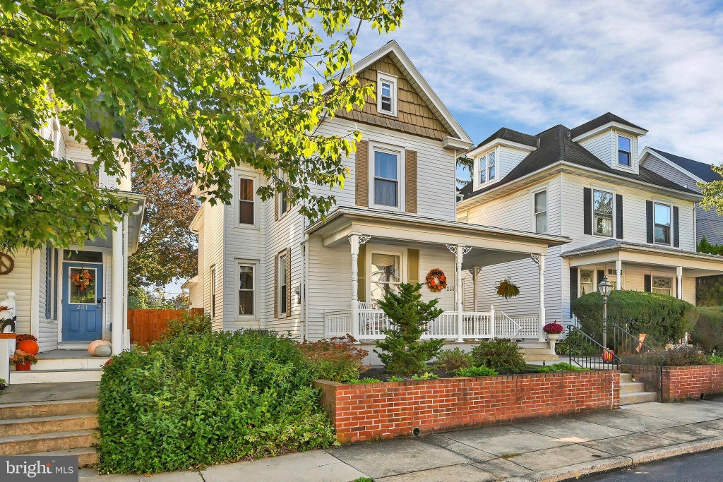 Photo of 233 S Spruce Street, LITITZ, PA 17543 (MLS # PALA2096364)