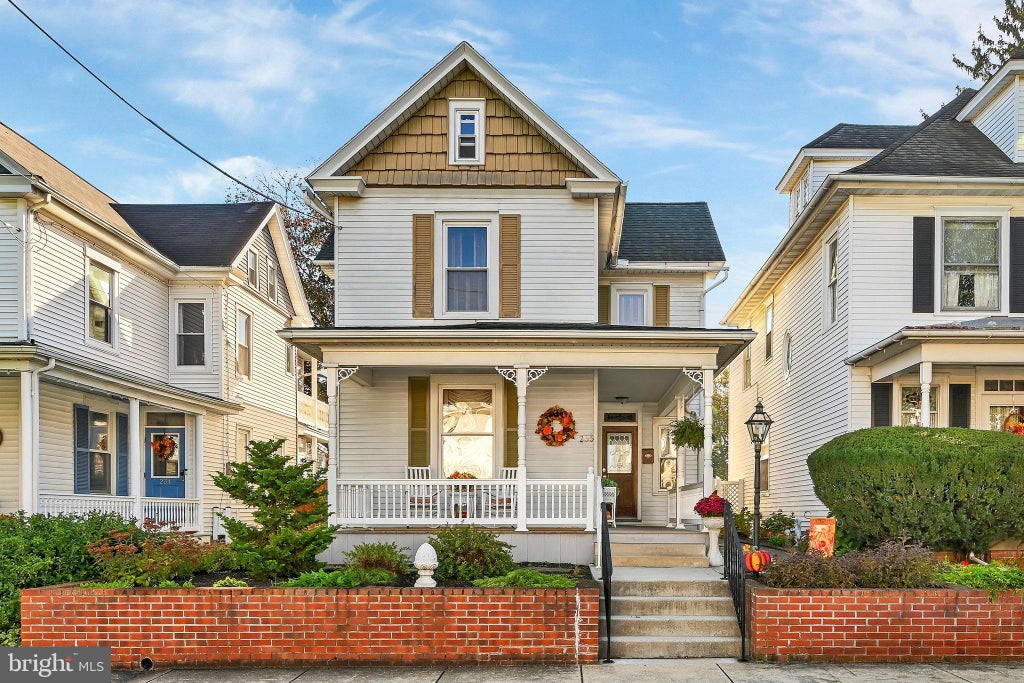Photo of 233 S Spruce Street, LITITZ, PA 17543 (MLS # PALA2096364)