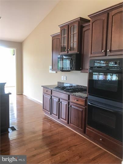 VIRGINIA HERITAGE AT LEE'S PARK - Residential Lease