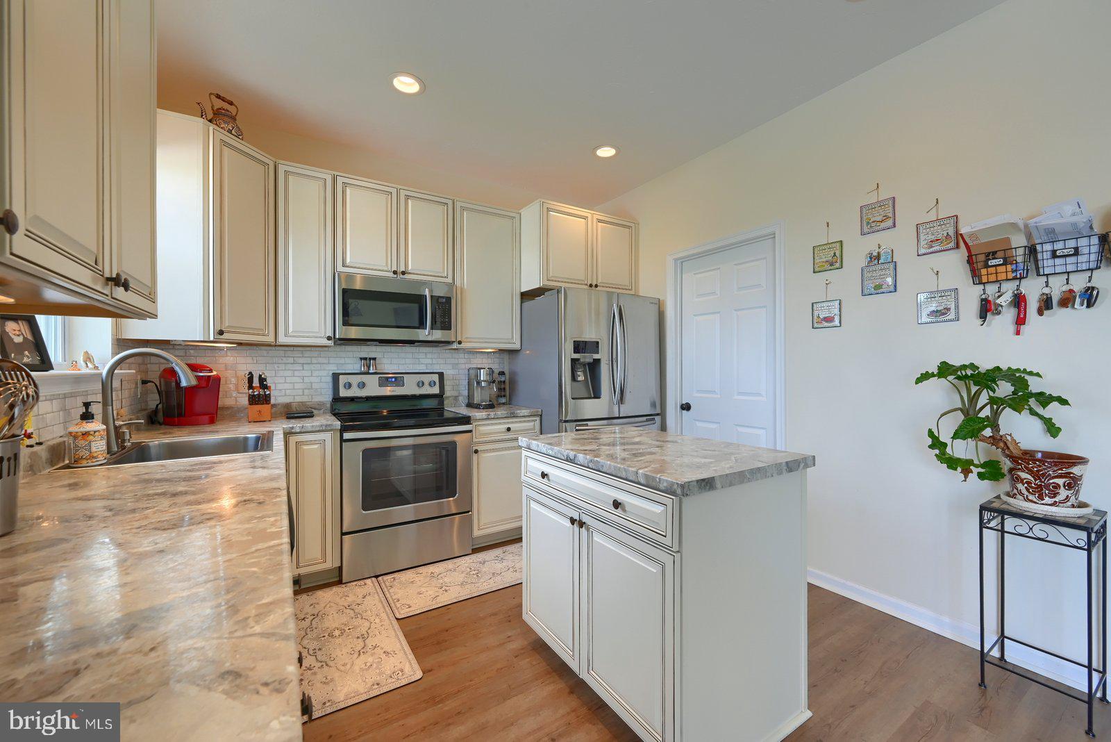 JACKSON HEIGHTS - Residential