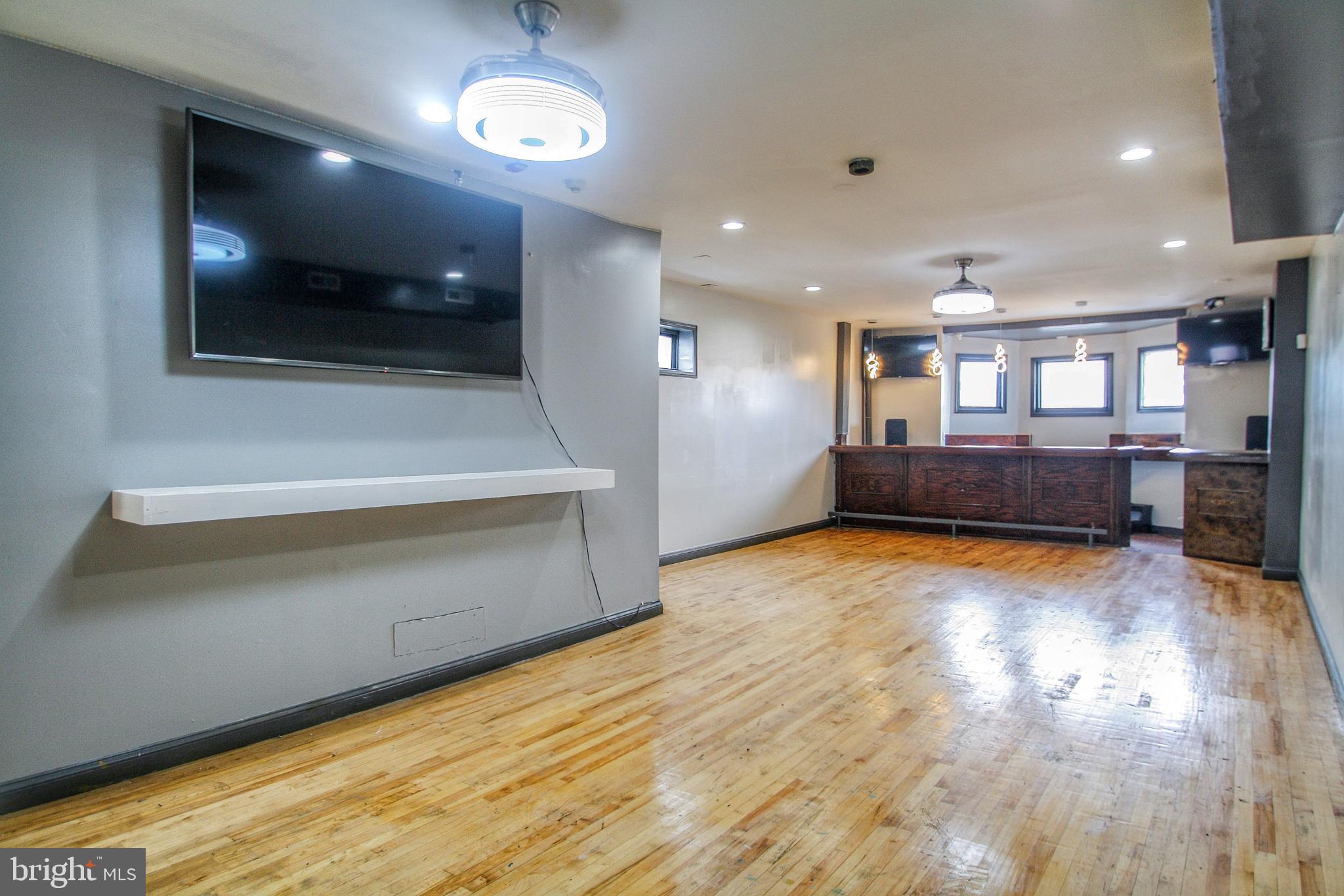 CARROLL PARK - Commercial Sale