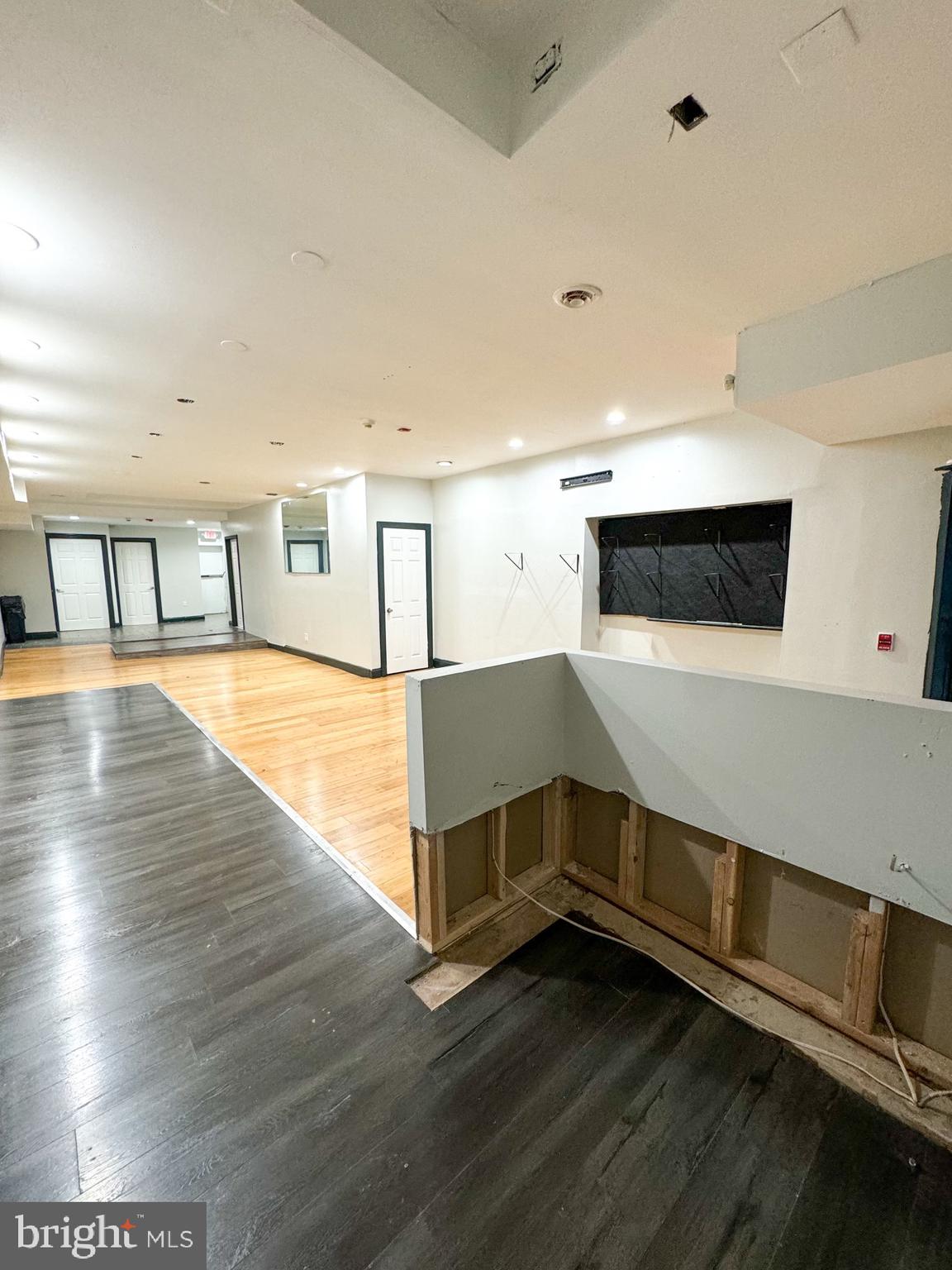 CARROLL PARK - Commercial Sale