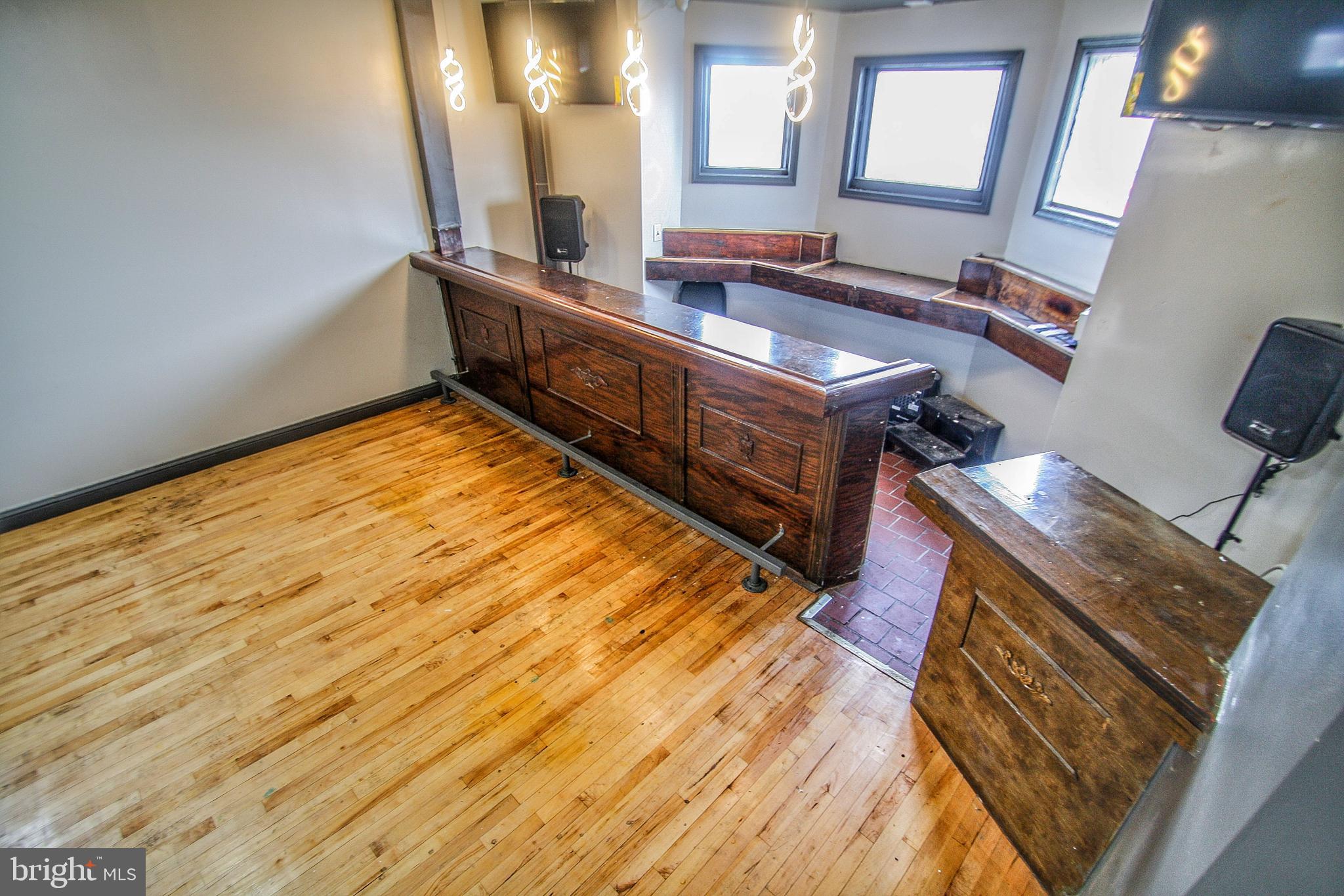 CARROLL PARK - Commercial Sale