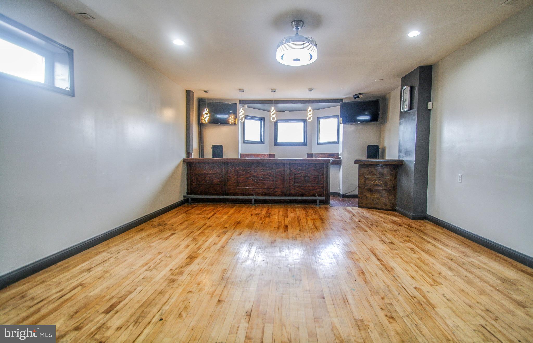 CARROLL PARK - Commercial Sale