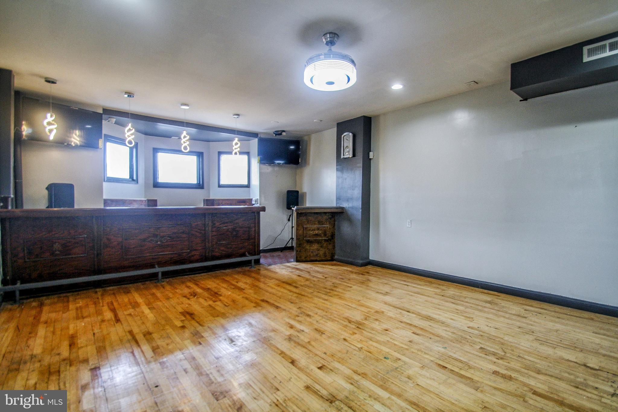 CARROLL PARK - Commercial Sale