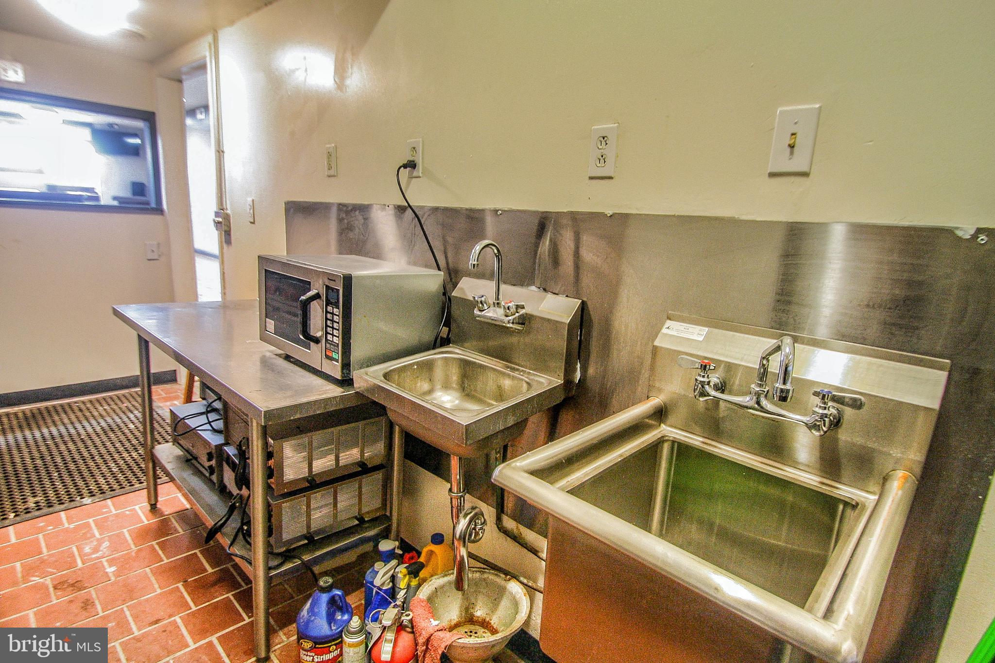 CARROLL PARK - Commercial Sale