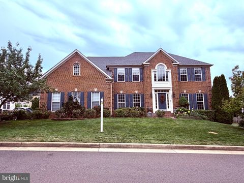 Photo of 13617 Chapeltown Mews, BRISTOW, VA 20136 (MLS # VAPW2118664)