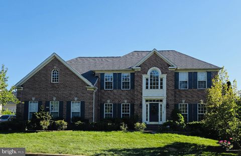 Photo of 13617 Chapeltown Mews, BRISTOW, VA 20136 (MLS # VAPW2118664)