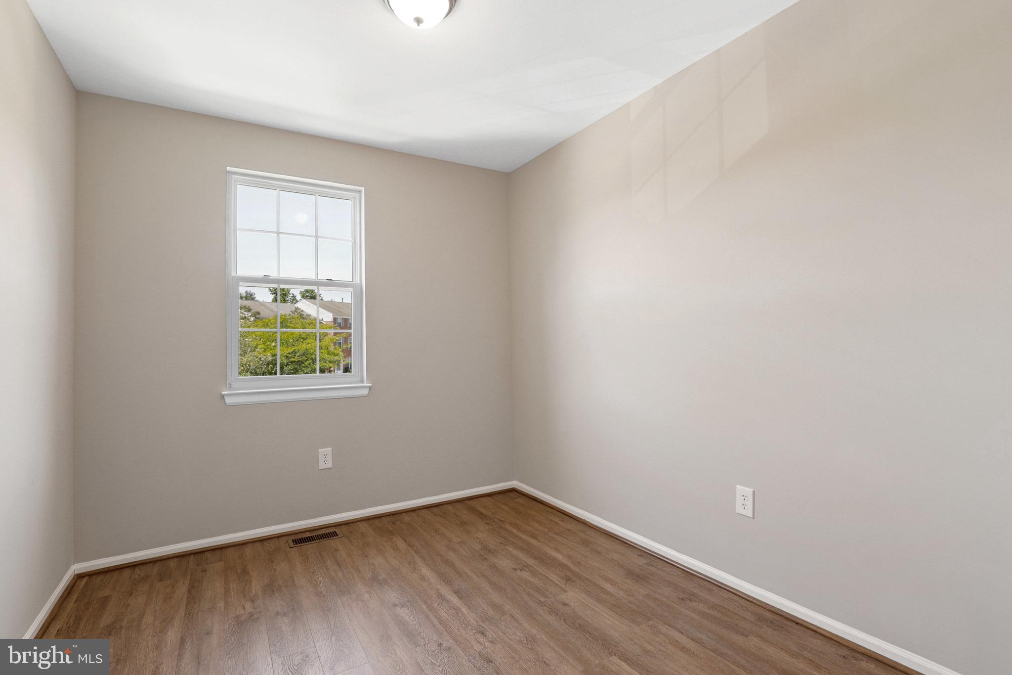 LONG REACH - Residential Lease