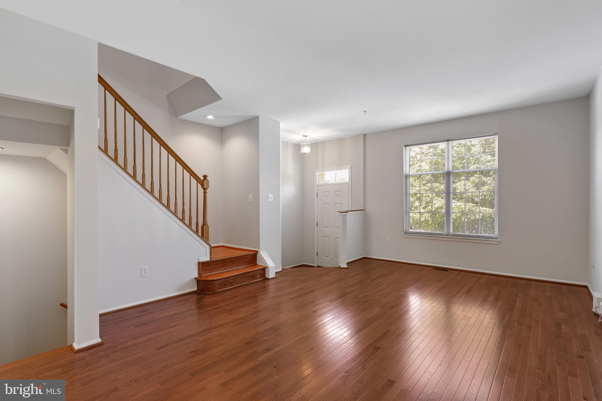 LONG REACH - Residential Lease