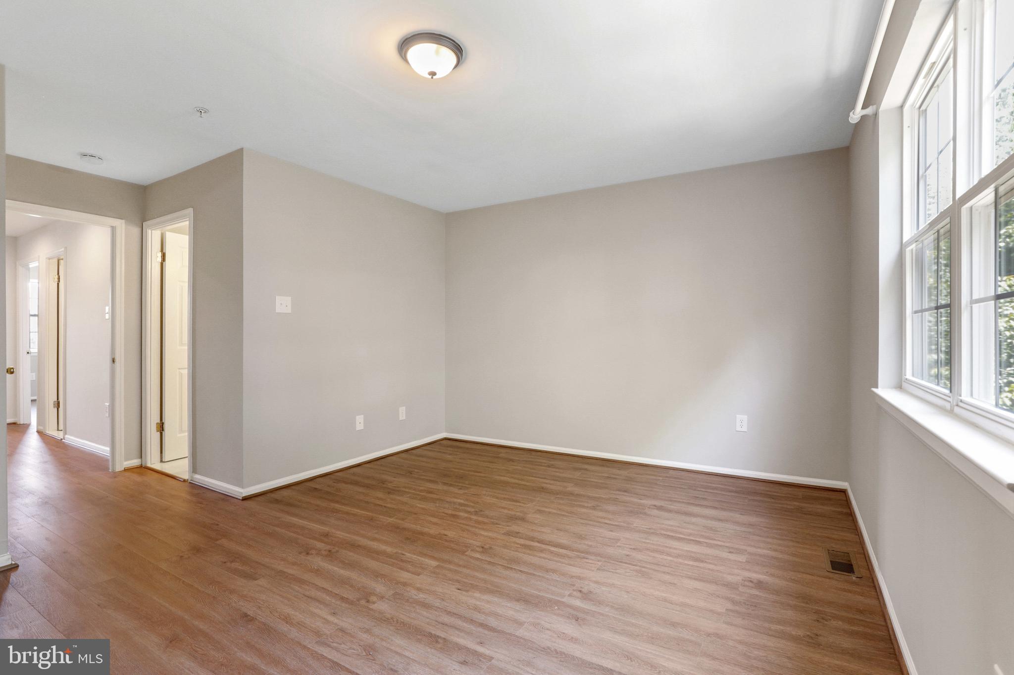 LONG REACH - Residential Lease