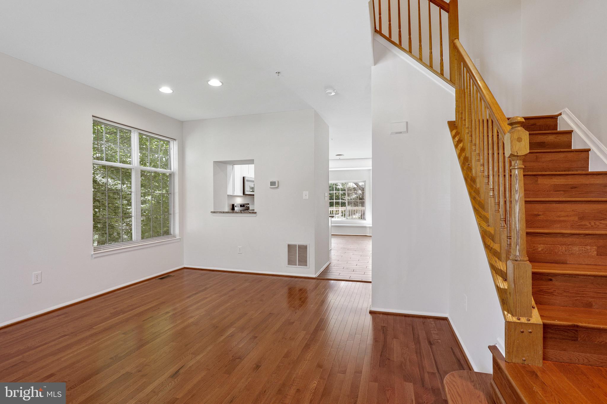 LONG REACH - Residential Lease