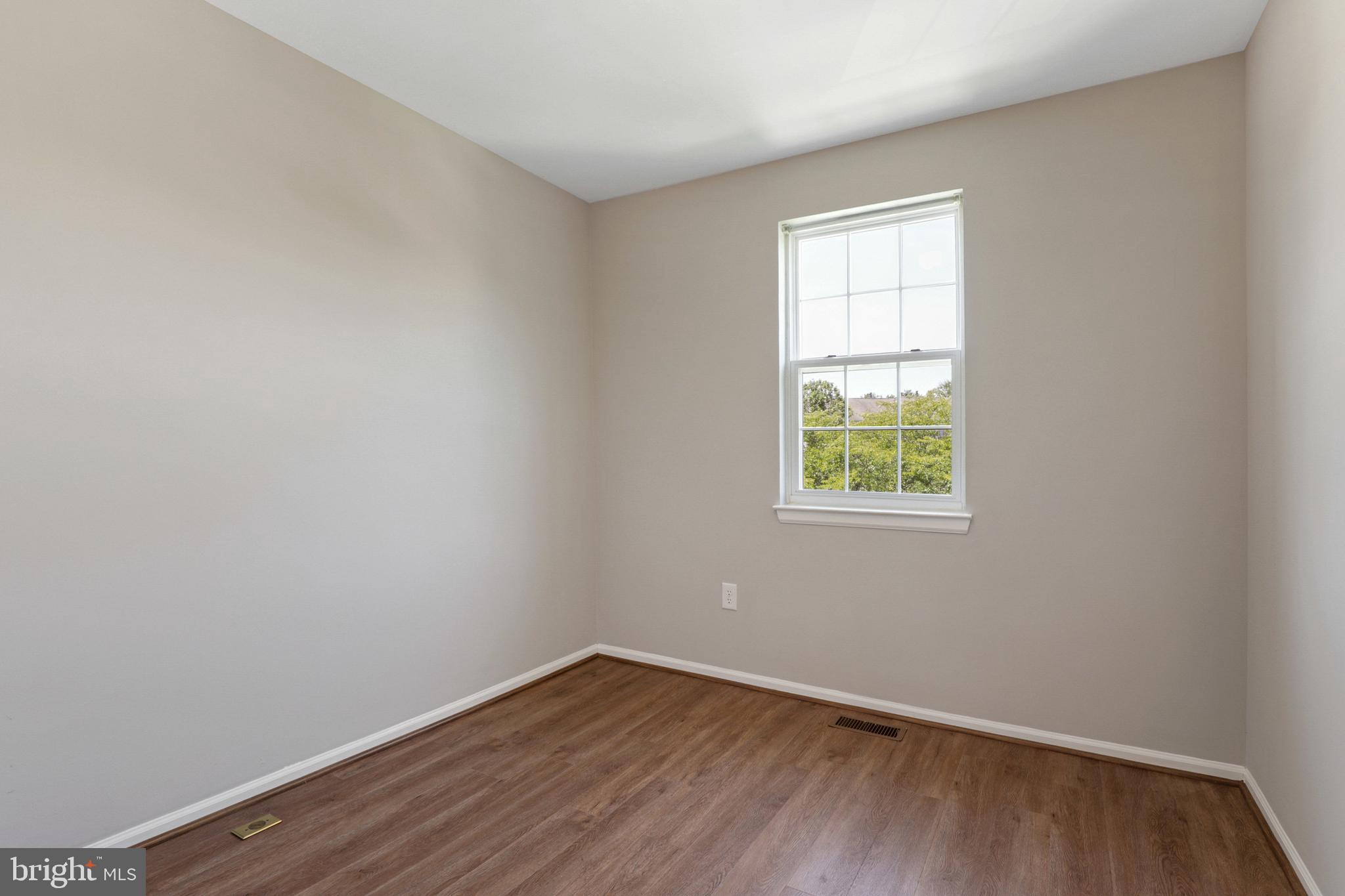 LONG REACH - Residential Lease