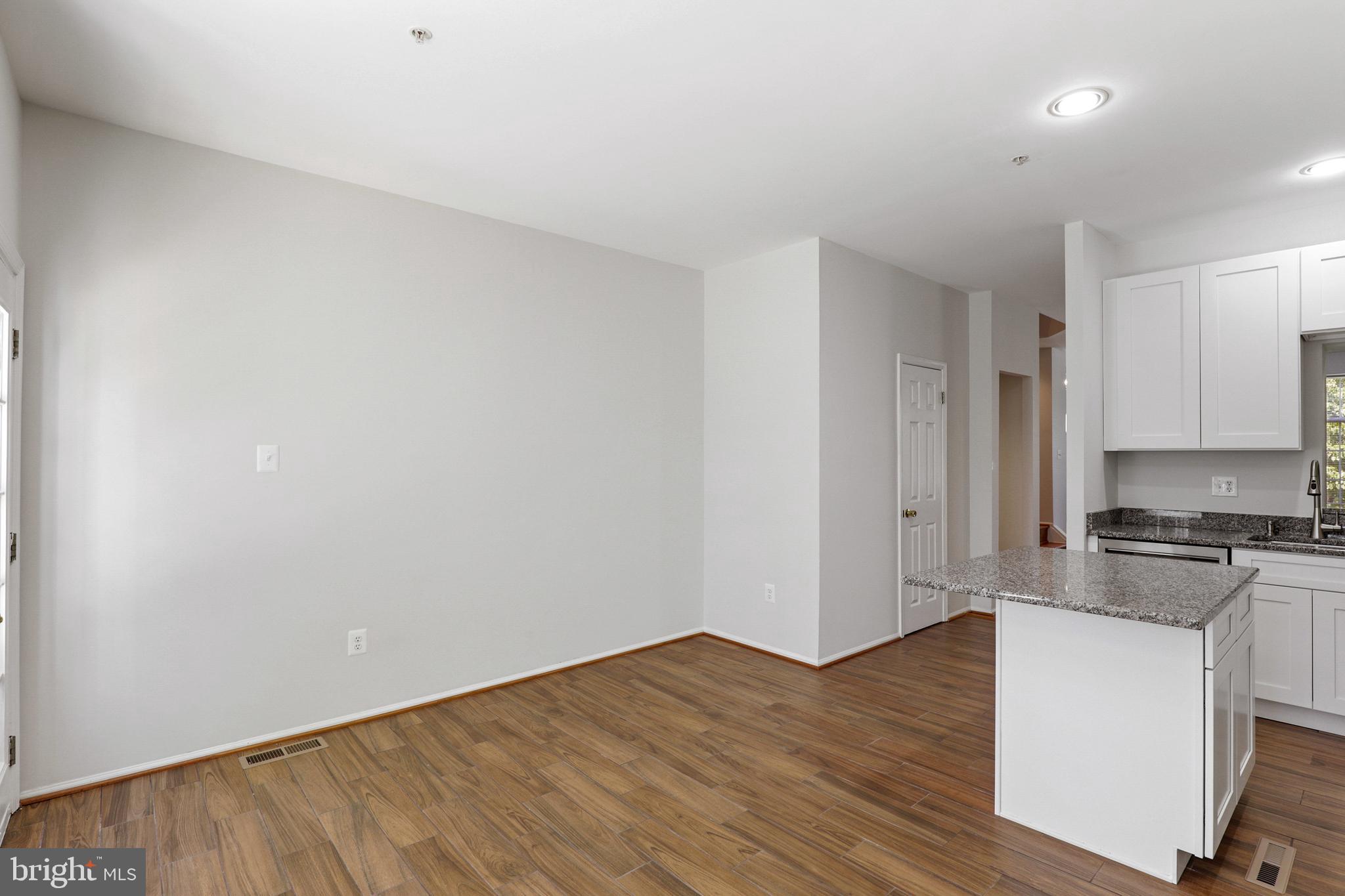 LONG REACH - Residential Lease