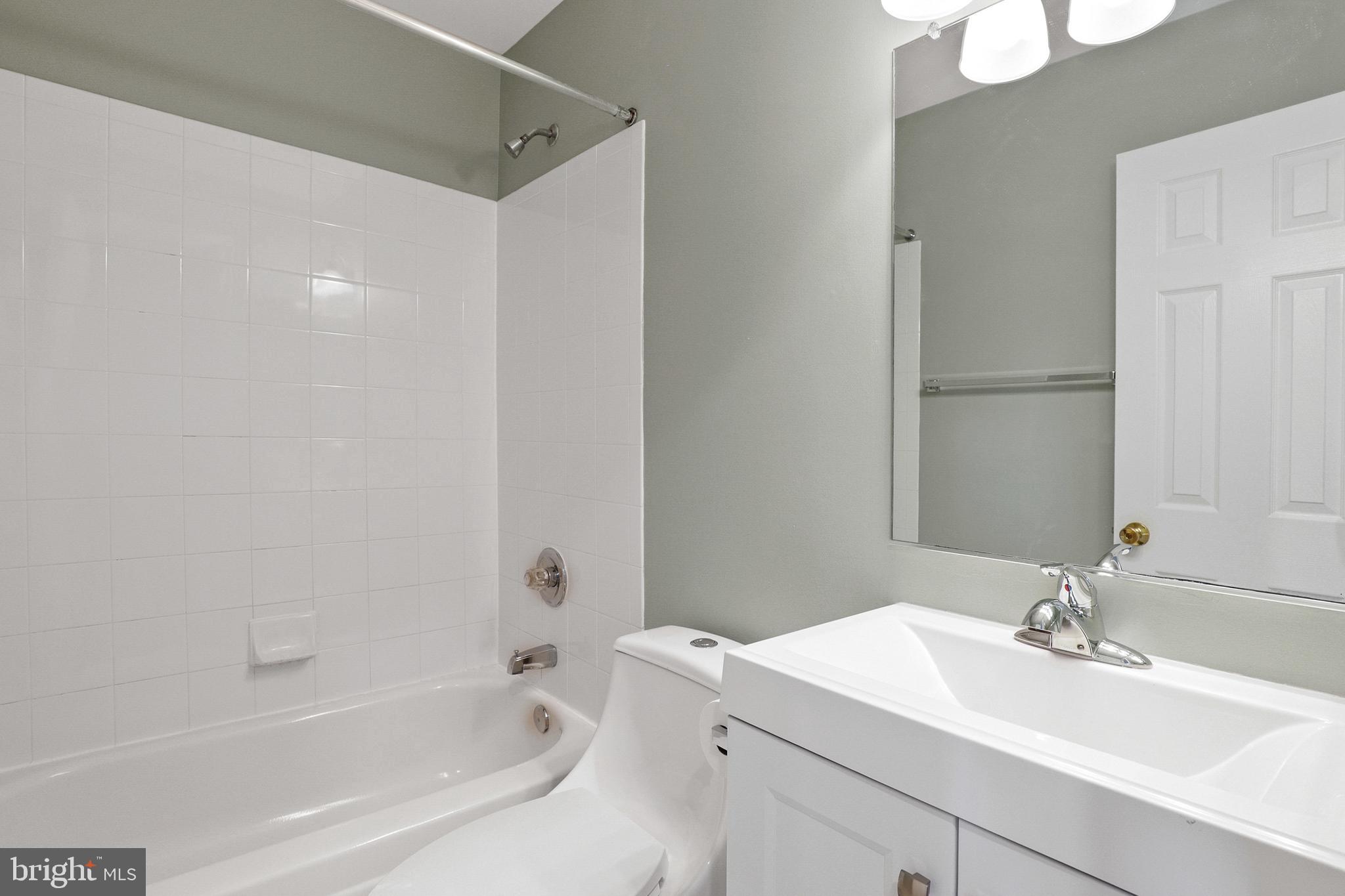 LONG REACH - Residential Lease