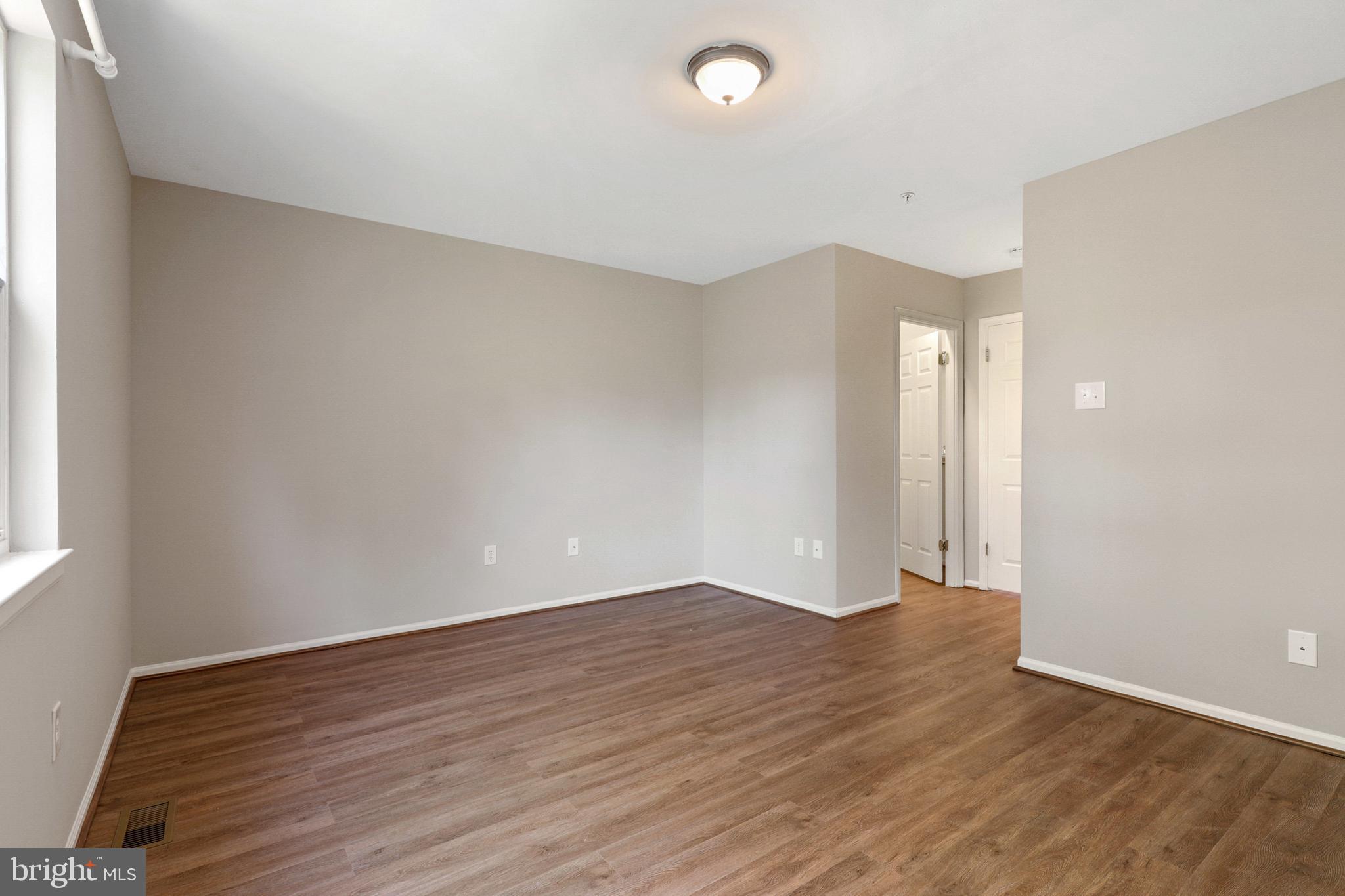 LONG REACH - Residential Lease