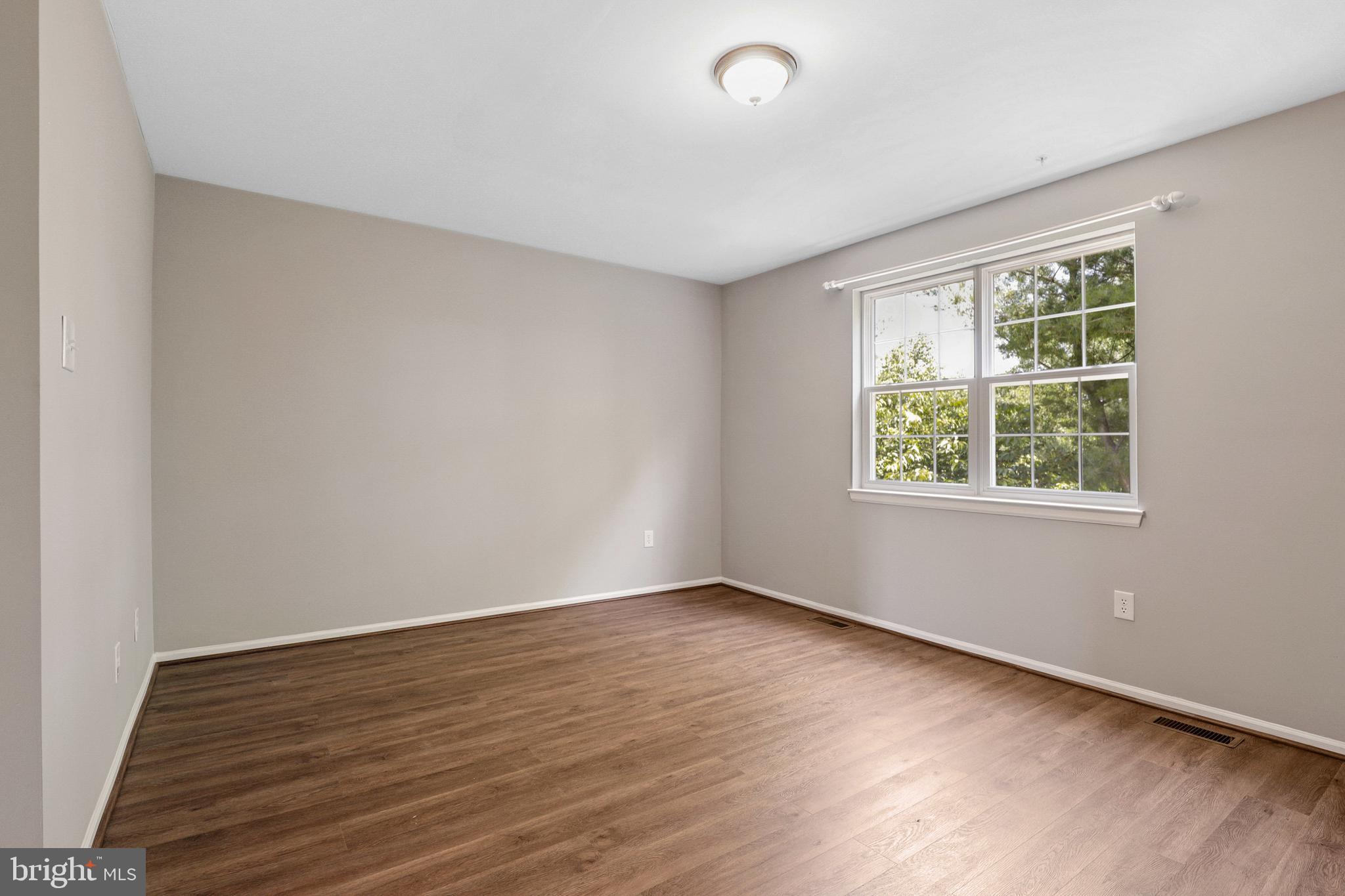 LONG REACH - Residential Lease