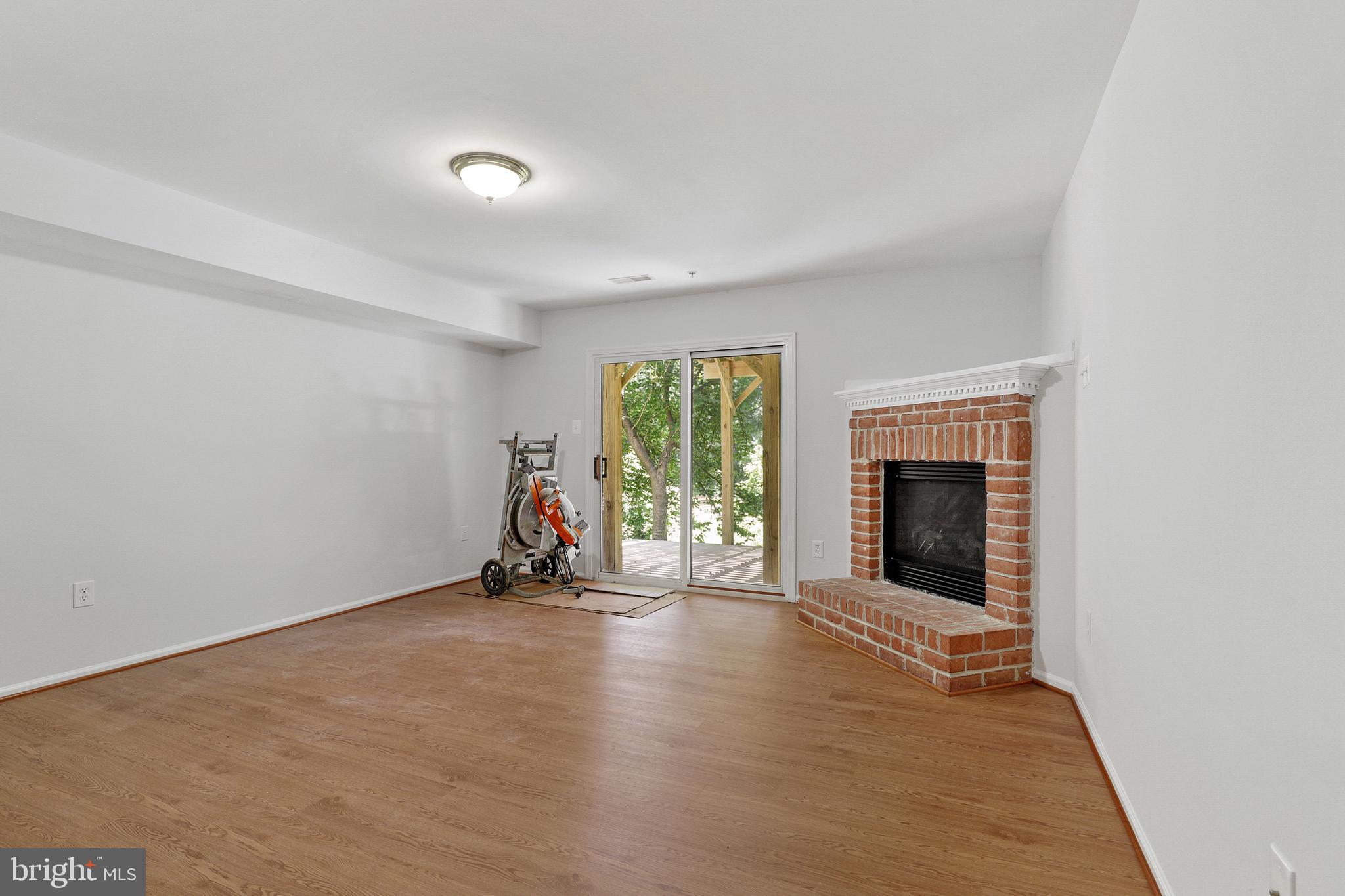 LONG REACH - Residential Lease