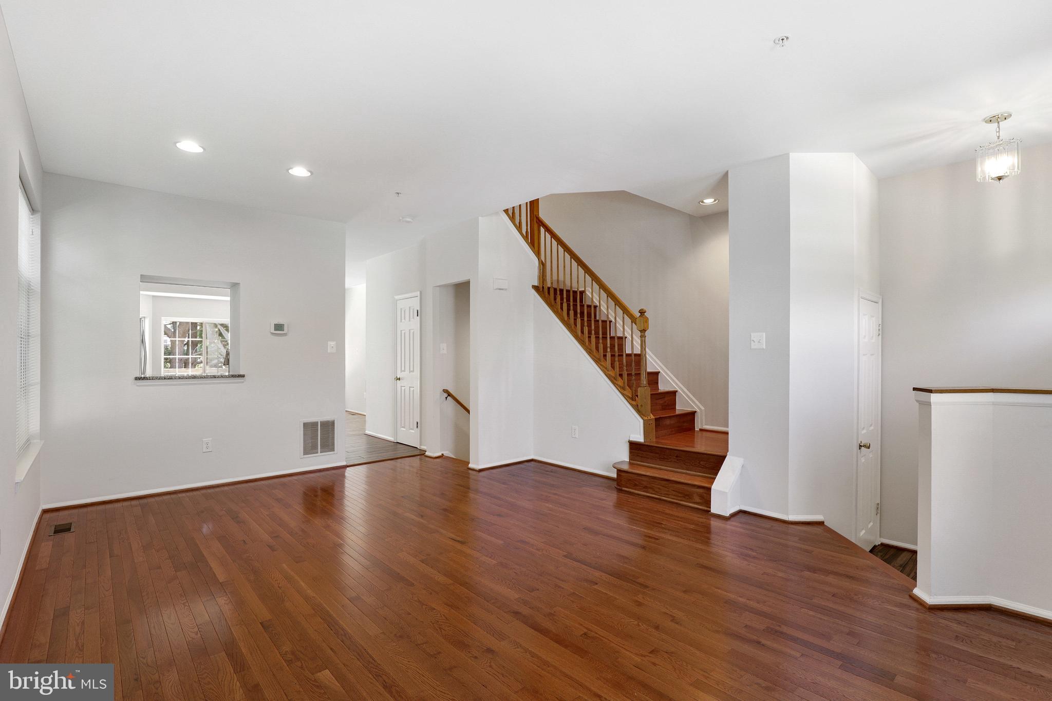 LONG REACH - Residential Lease