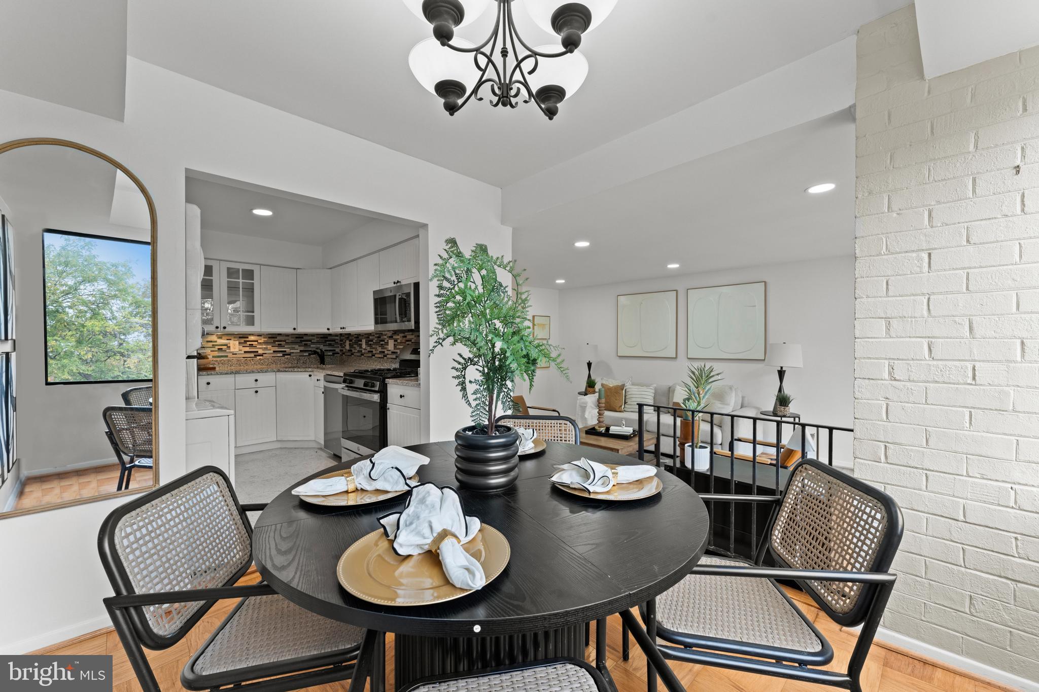 AMERICANA FINMARK - Residential