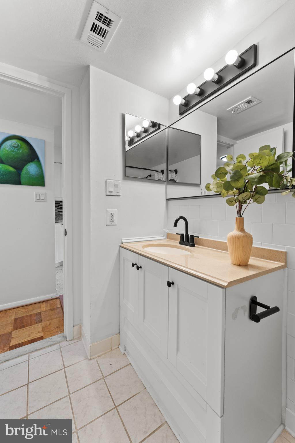 AMERICANA FINMARK - Residential