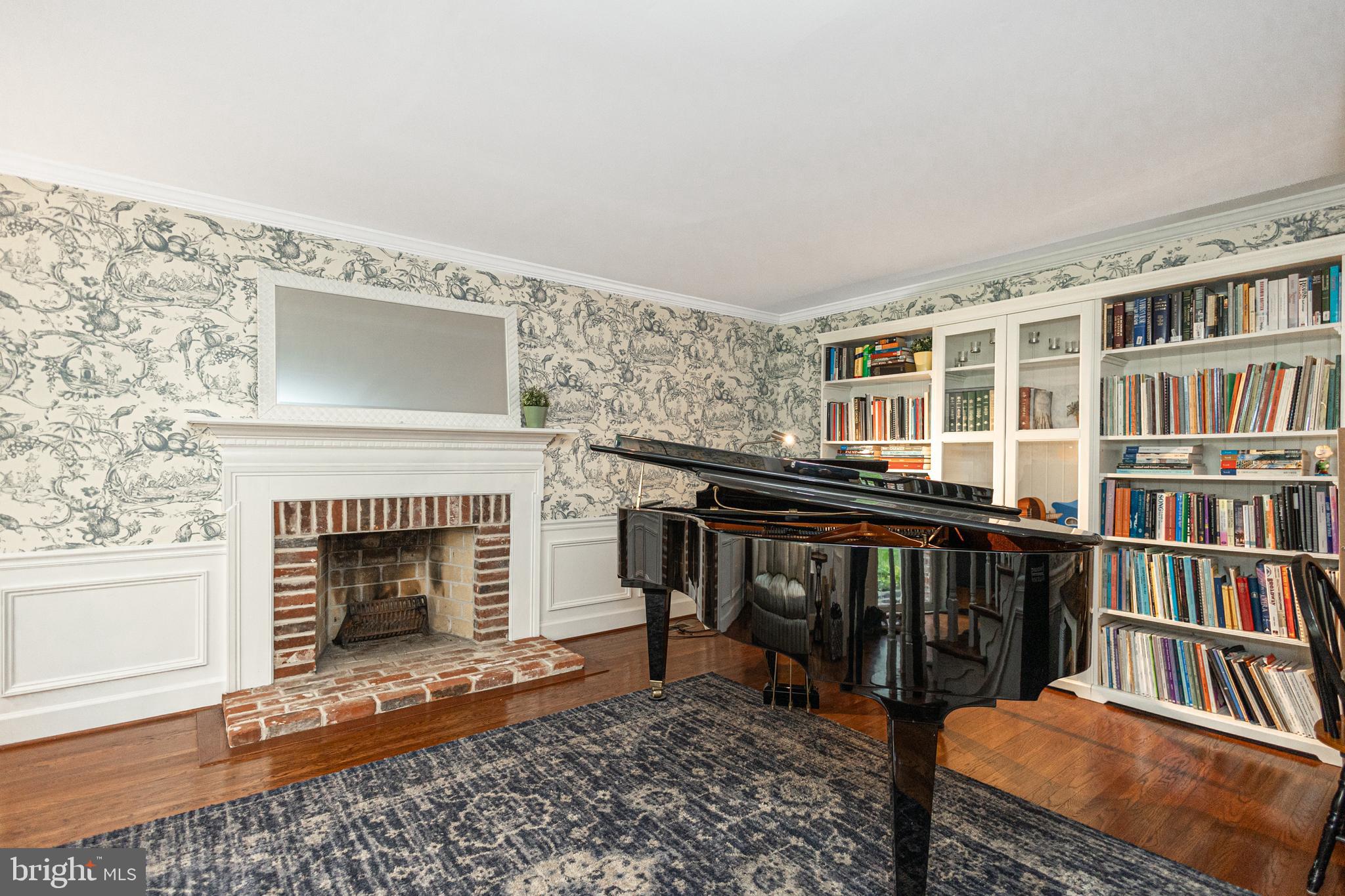 MIRROR LAKE FARMS - Residential