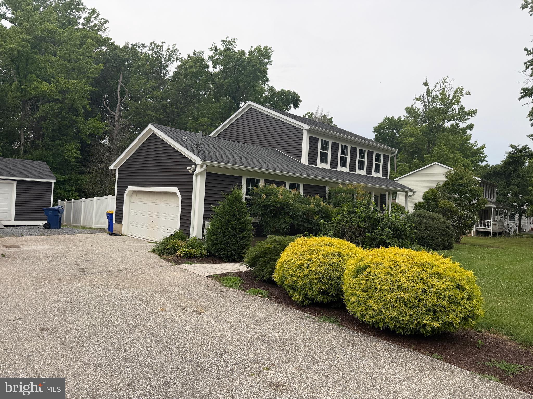 807 PETINOT PLACE
