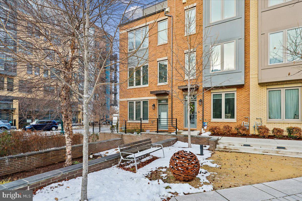 882 THOMPSON CRESCENT 28