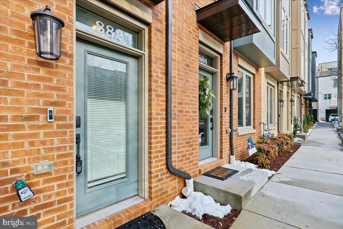 882 THOMPSON CRESCENT 28