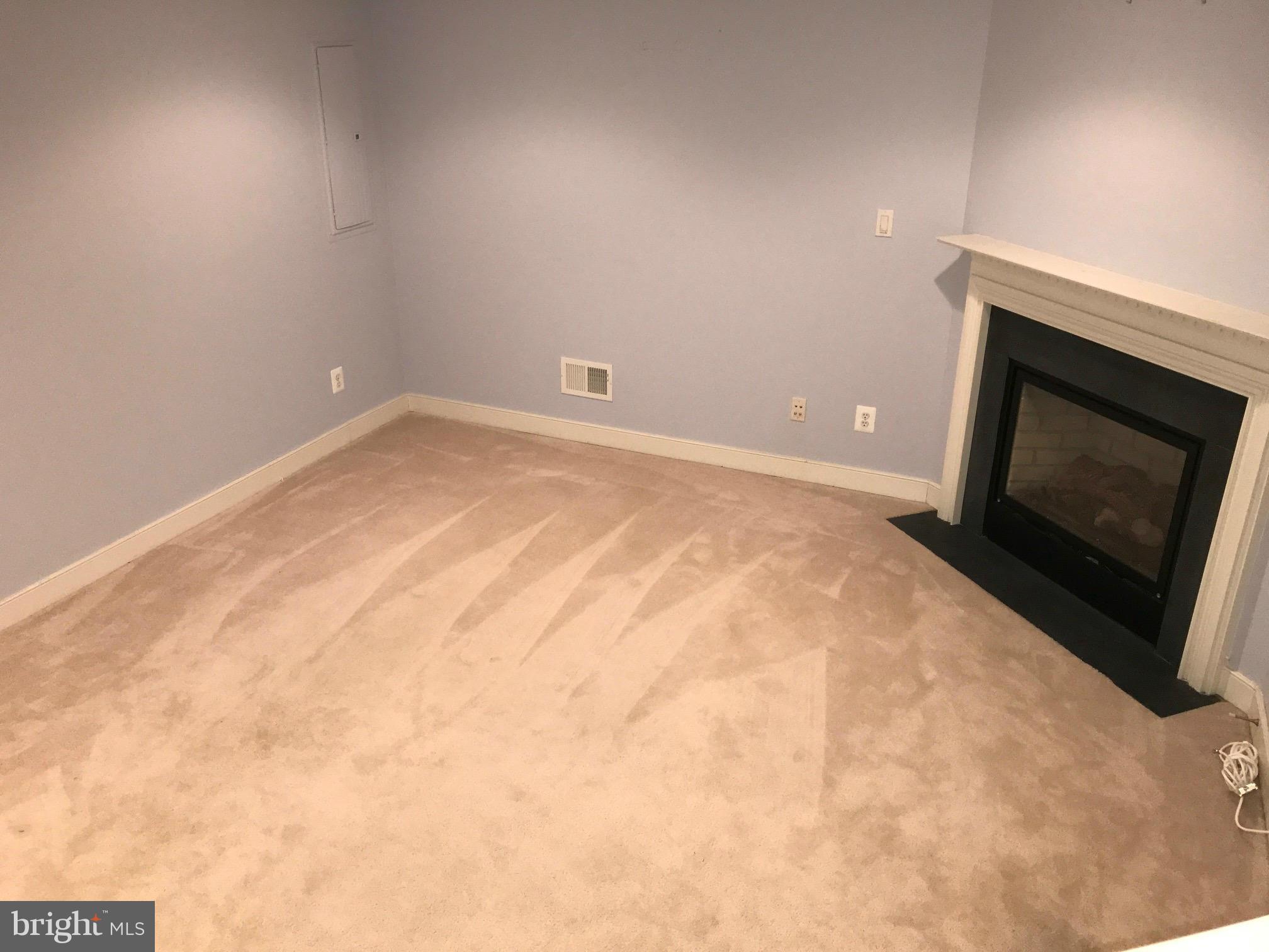 WHEATON FOREST - Residential Lease