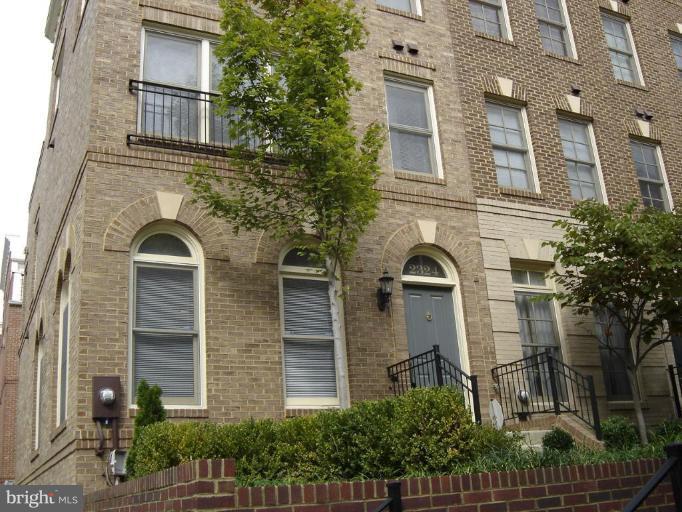 WHEATON FOREST - Residential Lease