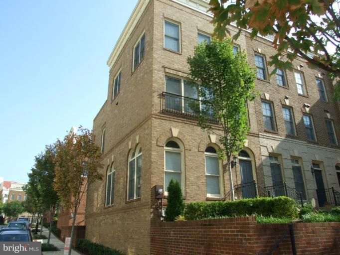 WHEATON FOREST - Residential Lease