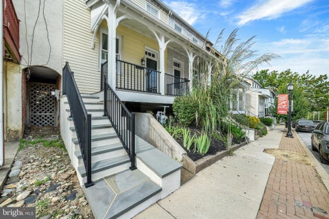 Townhouse For Sale - 311 E State Street<br/> KENNETT SQUARE, PA 19348