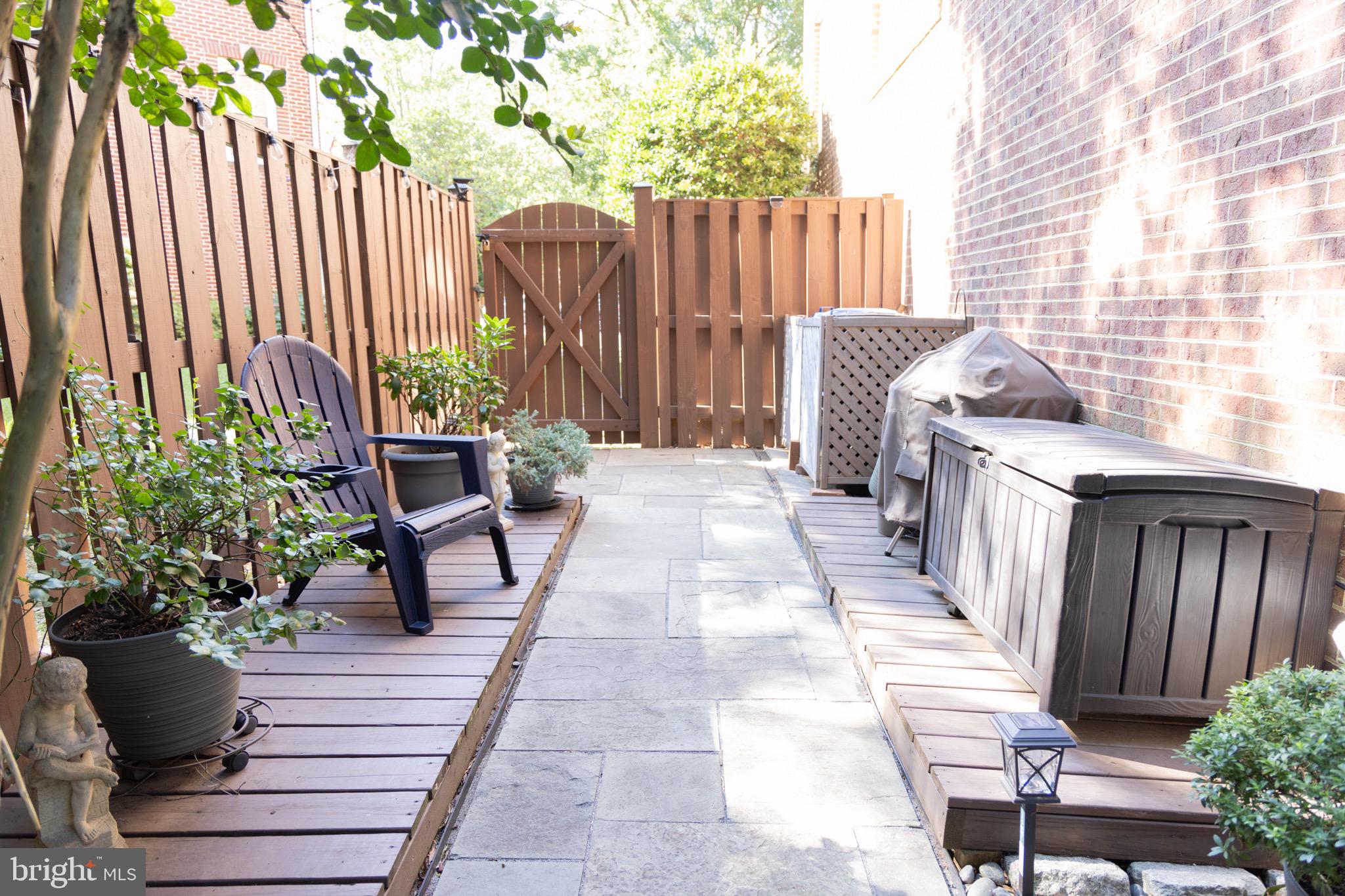 QUAKER HILL - Residential