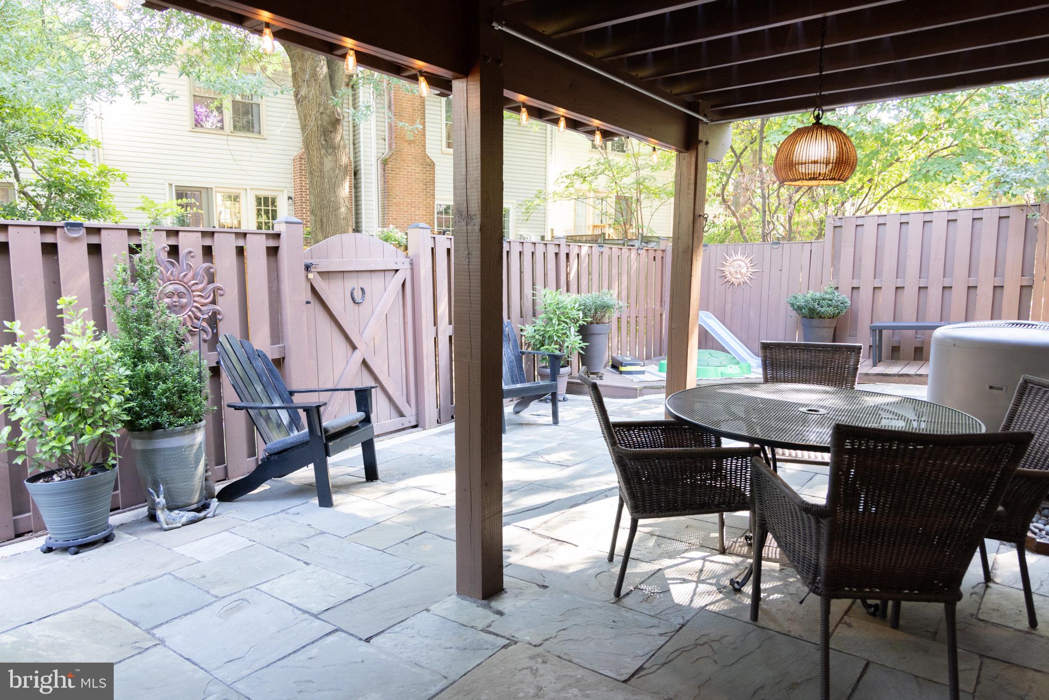 QUAKER HILL - Residential