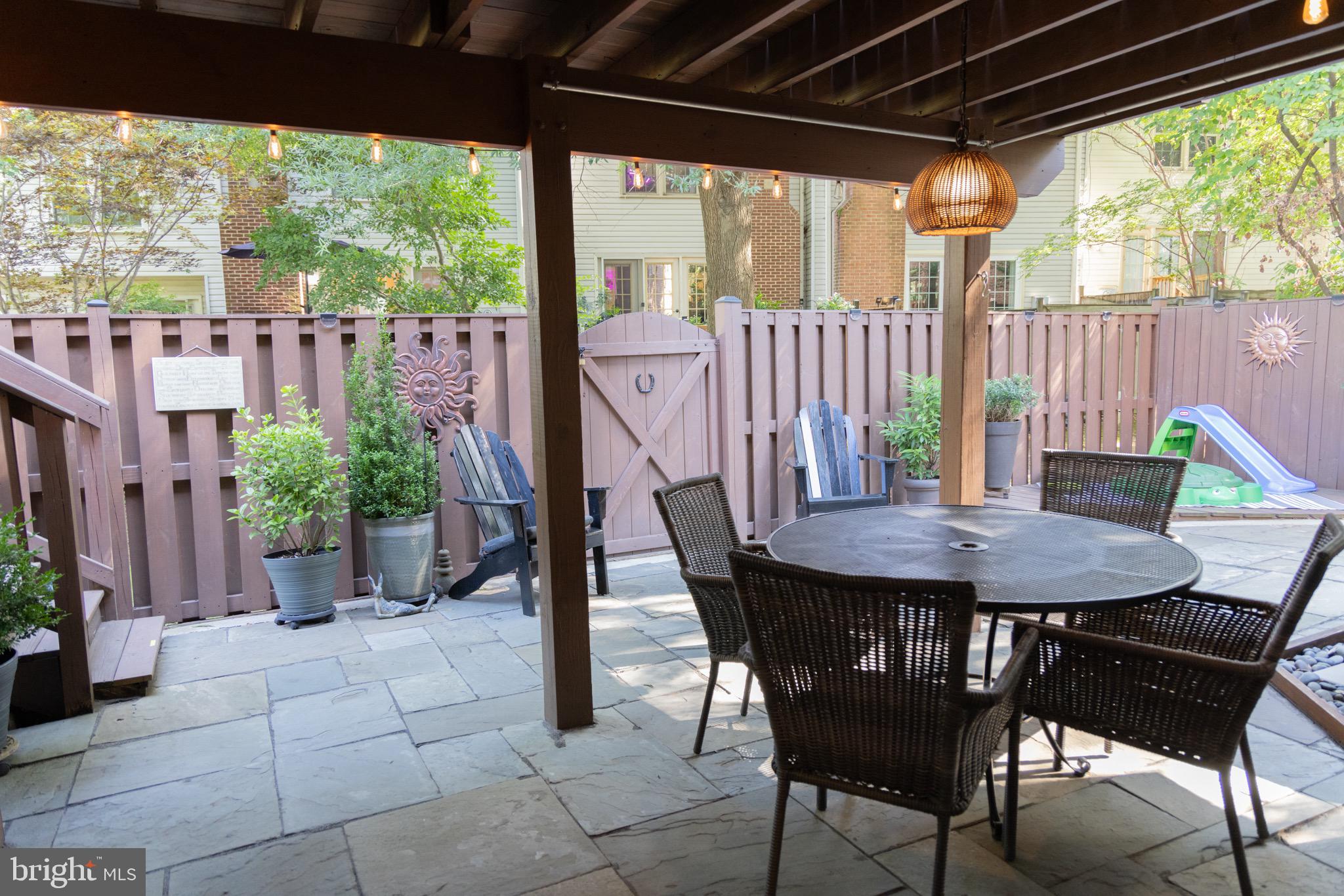 QUAKER HILL - Residential